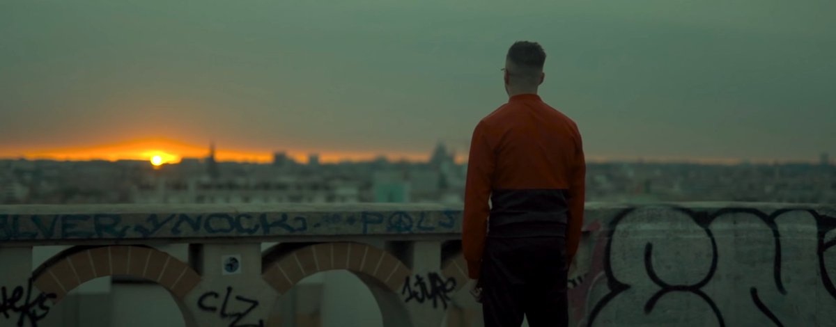 GeniusFrance's tweet photo. Collaboration belgo-néerlandaise réussie entre Pierrii et Sky pour le clip de "Go Fast"

"Mon pote, en vrai, on n'est pas soudés
Y a qu'pour l'barbecue qu'on cotise"

🇳🇱🇧🇪 PAROLES : https://t.co/JG2nIXxxGc https://t.co/NY9jwPVAvm