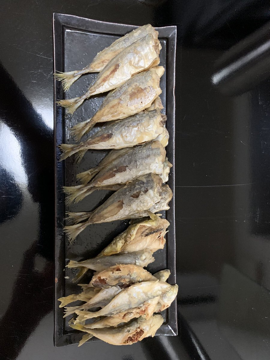 kobaton0201's tweet photo. 昨日釣れたアジを素揚げにして、適当に作った大根ときゅうりの漬物めっちゃうまい🍺🍺🍺 https://t.co/HToq6lBO2P