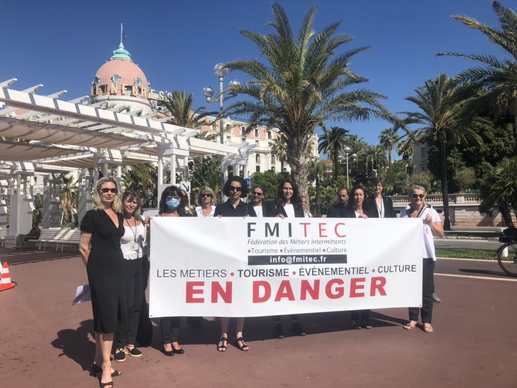 CedricRoussel06's tweet photo. Les intermittents "hors spectacle" mobilisés ce matin à #Nice06 et en France. Ils font le rayonnement de nos cultures et patrimoines locaux. 
Ils sont #GuidesConférenciers, prof.du #Tourisme, de l’Événementiel, de la Culture et doivent pouvoir bénéficier du chômage #Covid_19 https://t.co/3f1dYyPsIe