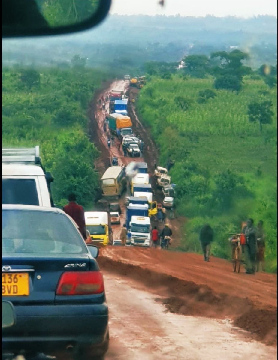 DEUSDEDITHSOKA's tweet photo. Alafu unakuta mtu anamkosoa Mtukufu raisi Maendeleo yote haya https://t.co/Ifqs05lTRU