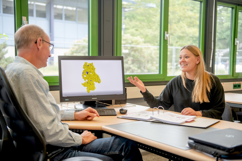 Most-read analytica news: New method to determine structures of all RNA molecules 🧬 in bacterial cell at once
bit.ly/2YmHY09
<a href="/Helmholtz_HZI/">Helmholtz-Zentrum für Infektionsforschung –inaktiv</a> @WWU_Muenster <a href="/f_righetti/">Francesco Righetti</a> @axlmsg <a href="/pdersch/">Petra Dersch</a> <a href="/FranzNarberhaus/">Franz Narberhaus</a>
#analysis #biotech #bioinformatics #biology
📸 Marquard <a href="/ruhrunibochum/">Ruhr-Universität Bochum</a>