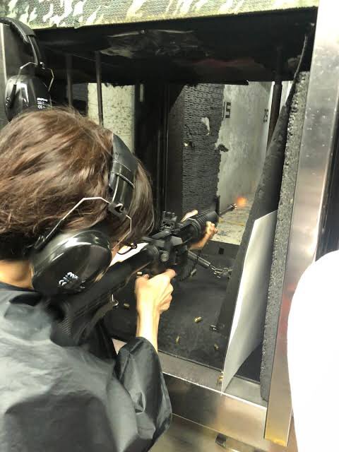 yashi09's tweet photo. 仕事で「親子で行った旅行の思い出の写真などをください」って言われたからこれ渡したらリテイクくらった。なんでだ。 https://t.co/L1xLqJ3DBV