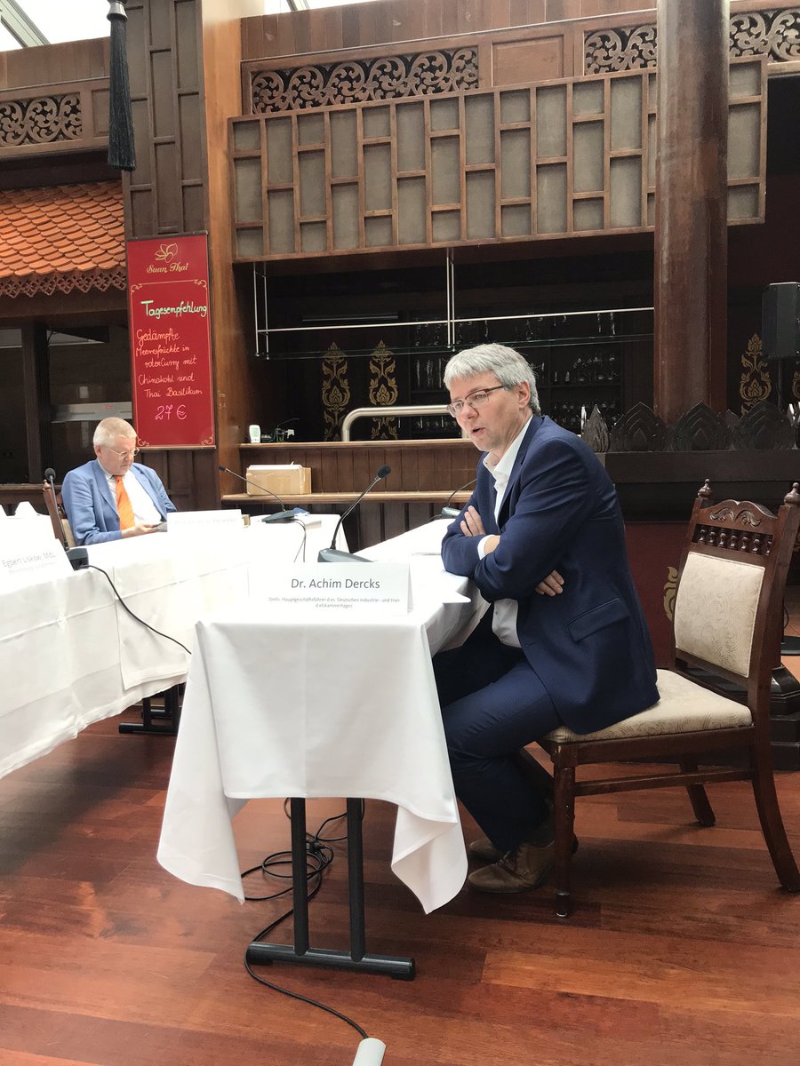 MikeMohring's tweet photo. Mit #Abstand und voller Tagesordnung beginnt unsere #Finanzsprechertagung von @CDU /@CSU in MV. Gleich zu Beginn bewertet Dr. Achim #Dercks von @DIHK_News die wirtschaftlichen Hilfen in #CoronaVirusDE von #wumms und #kraftpaket. #fvkcducsu https://t.co/9EDzqoEBJJ