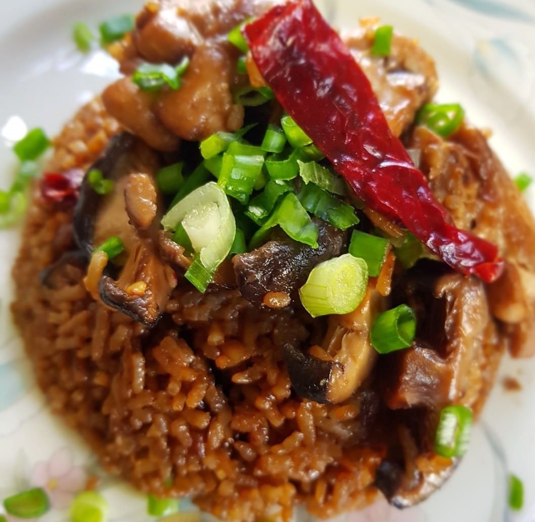 Rinzzy5's tweet photo. One Pot Chicken Rice in Rice Cooker 

https://t.co/60rpOHcGoX
Do subscribe to my YouTube channel to watch the full recipe.. 😊

#chickenrice #recipe #homemade #YouTube #yummy #foodie #Cooking #Subscribe #homecooking #RecipeOfTheDay #homechef #foodblog #delicious https://t.co/XJPpWOA1CL