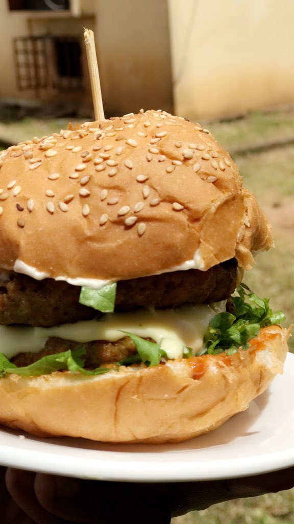 maryam_uh's tweet photo. Say Masha Allah and don’t cast  nazaar on my burger🌚🌚🌚 https://t.co/tDRldwPq9G