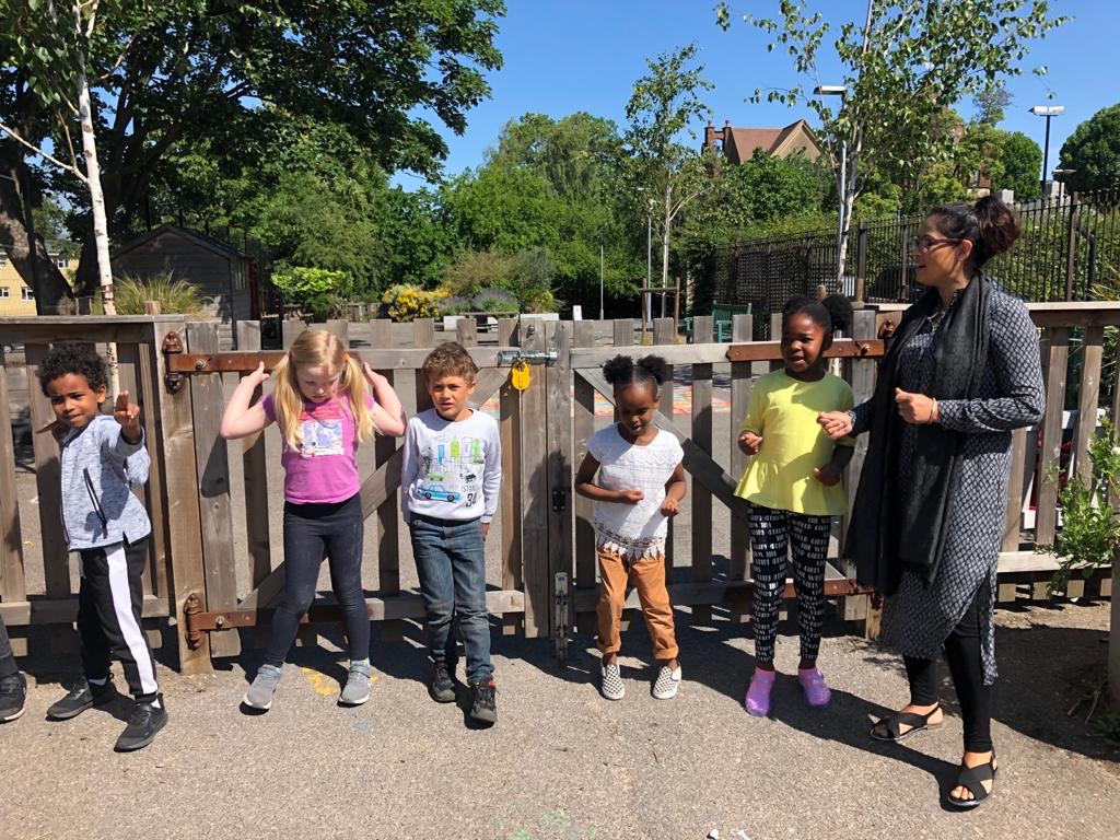 TorrianoJuniorS's tweet photo. Year 1 loved learning about the Windrush and singing #singforwindrush #WindrushDay2020 https://t.co/kaB6IBXCXF