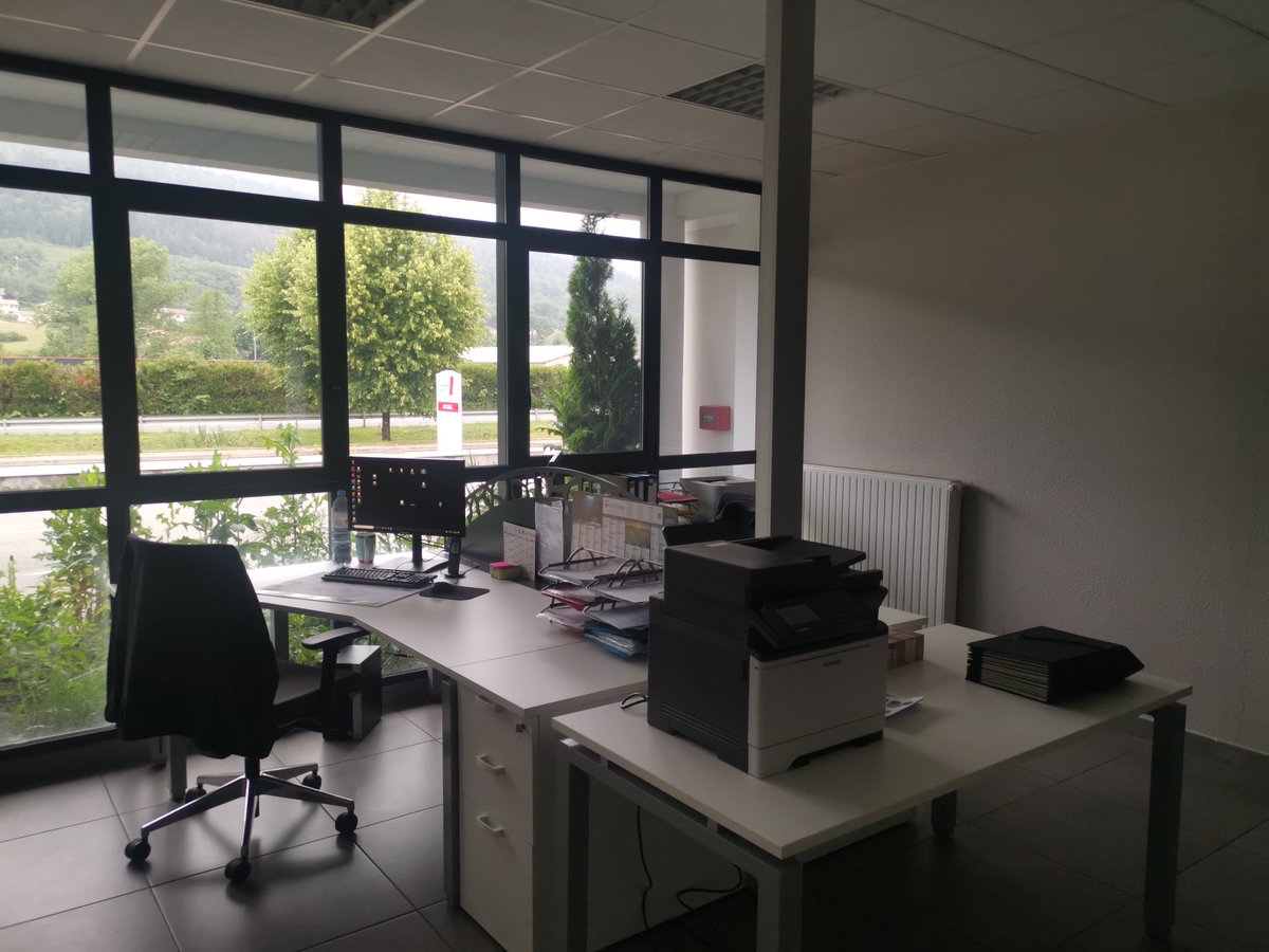 DMAGroupe's tweet photo. 🚧 Travaux DMA Groupe épisode 8 : un nouveau bureau flambant neuf pour notre service d'achat ! 😉 https://t.co/4UKCXHnXxi