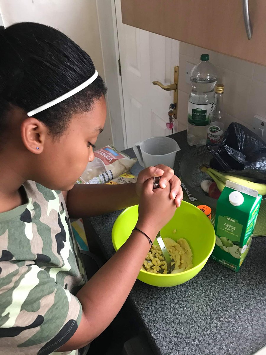 ClassroomK's tweet photo. π Our second winner is Mya! π
Mya made these delicious oat cookies with raisins, sunflower seeds and almonds! She used apple juice, cinnamon and banana to bring them together! π€©
They sound delicious!! π
@CCPrimaryLeeds @SWSportsEducat1 #CKCookOff https://t.co/MUJBpSIQy6