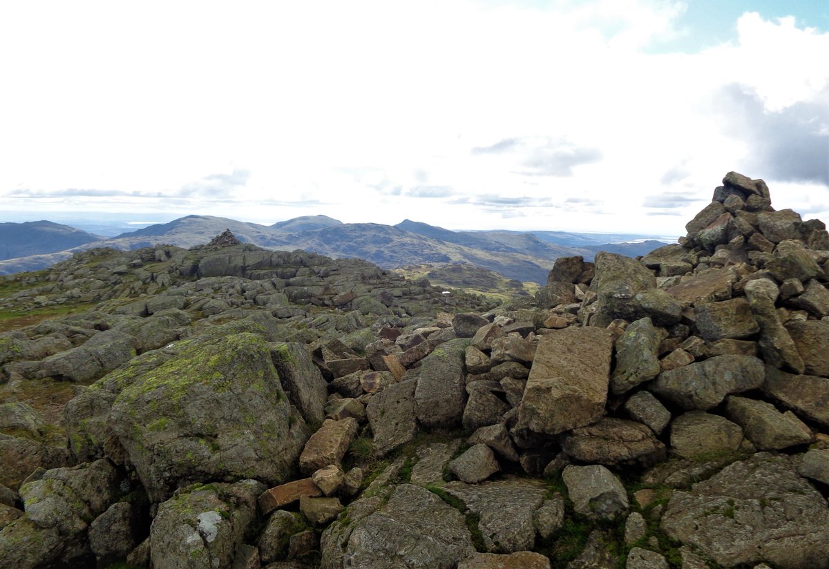 StanLeigh18's tweet photo. #Wainwrights in ascending order-198th on the list #CrinkleCrags #EasternFells -2816 ft
- Pulling power of #CrinkleCrags 
- Passing #RedTarn
- The summit area
-Leaving the Crinkles behind for #Bowfell https://t.co/SKZvr1rGgH