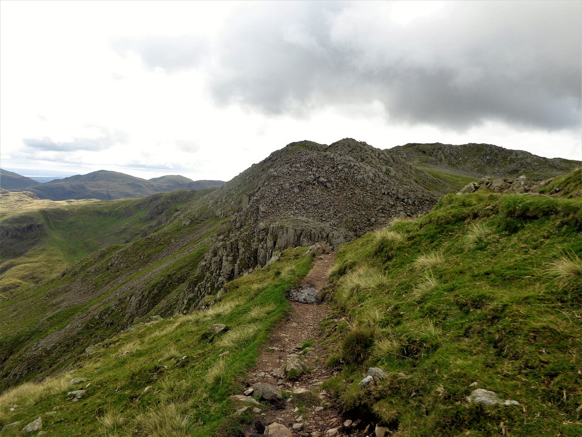 StanLeigh18's tweet photo. #Wainwrights in ascending order-198th on the list #CrinkleCrags #EasternFells -2816 ft
- Pulling power of #CrinkleCrags 
- Passing #RedTarn
- The summit area
-Leaving the Crinkles behind for #Bowfell https://t.co/SKZvr1rGgH