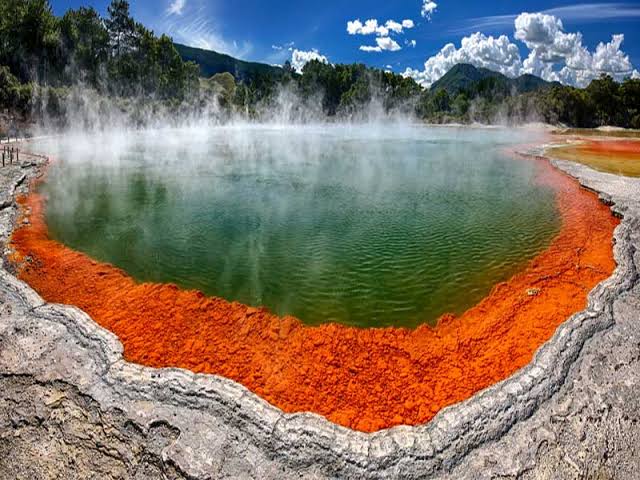 rotorua literally smells like farts bc its a volcano. at 11am the geysers come out to fart