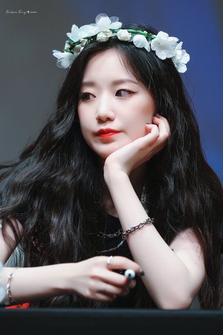 shuhua (g i-dle) as claire