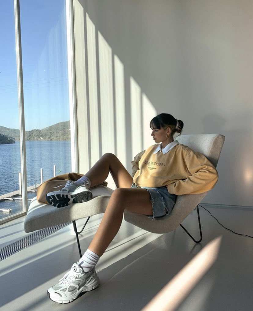 badestoutfit's tweet photo. ysl yellow sweat https://t.co/owUaTd2Gcm