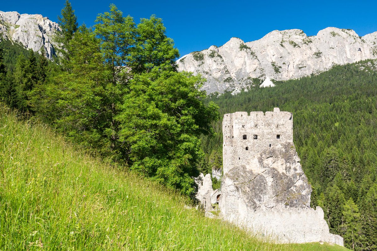 DolomitesUNESCO's tweet photo. #Buonenotizie anche dal #Castello di #Andraz non solo perché in quest'#estate sarà aperto al pubblico, ma lo staff ha deciso di fare un regalo a tutti i suoi visitatori: TUTTE le visite saranno guidate dagli operatrici/operatori, senza alcun costo aggiuntivo! #dolomiti #unesco https://t.co/5ZJcrg05xK