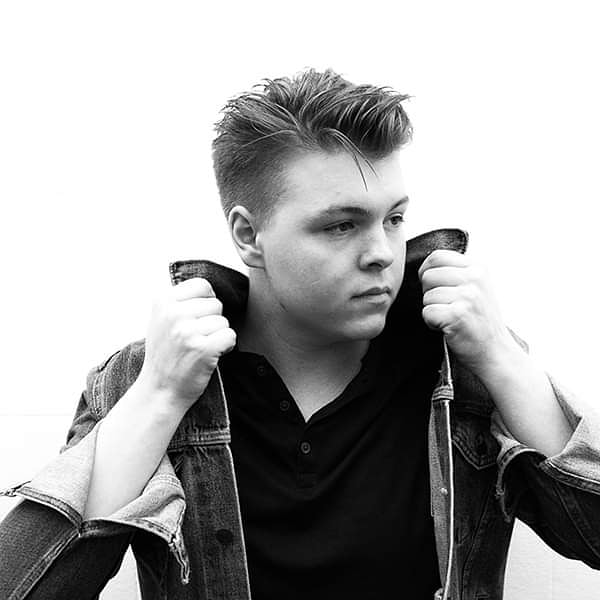 CalumJonesMusic's tweet photo. My brand new single 'Happy Now' is released on Friday...it would be amazing if you could all pre-save it and share with all your friends...
https://t.co/Zzh7Vd2Wpq
#newmusic #music #newsingle #rockmusic #musicvideo #newmusicvideo #cjfamily #musicisfamily #letsrock2020 https://t.co/WmYqoPqpJO
