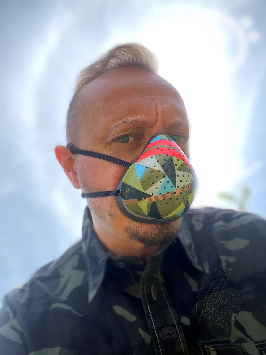 Ginettestaysafe's tweet image. Loving the fantastic creativity and artistic skill our customers show when customising their O2 Curve Mask hard shell! #Masks #O2industries #Fashion #travel #healthandsafety #emergencyprotection #facecovering #O2canada #London