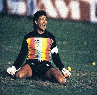 Expedientes_ec's tweet photo. Paz en la tumba del más grande de los arqueros barcelonistas!
CARLOS LUIS MORALES. https://t.co/WDUnAZJ4P0