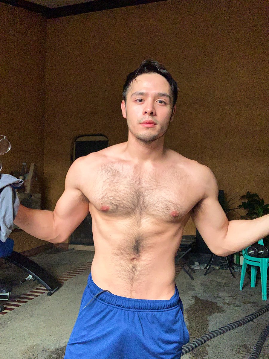 mart_drosario's tweet photo. Whatcha lookin’ at? 😉 #workoutbreak https://t.co/CgpEjUXNLS