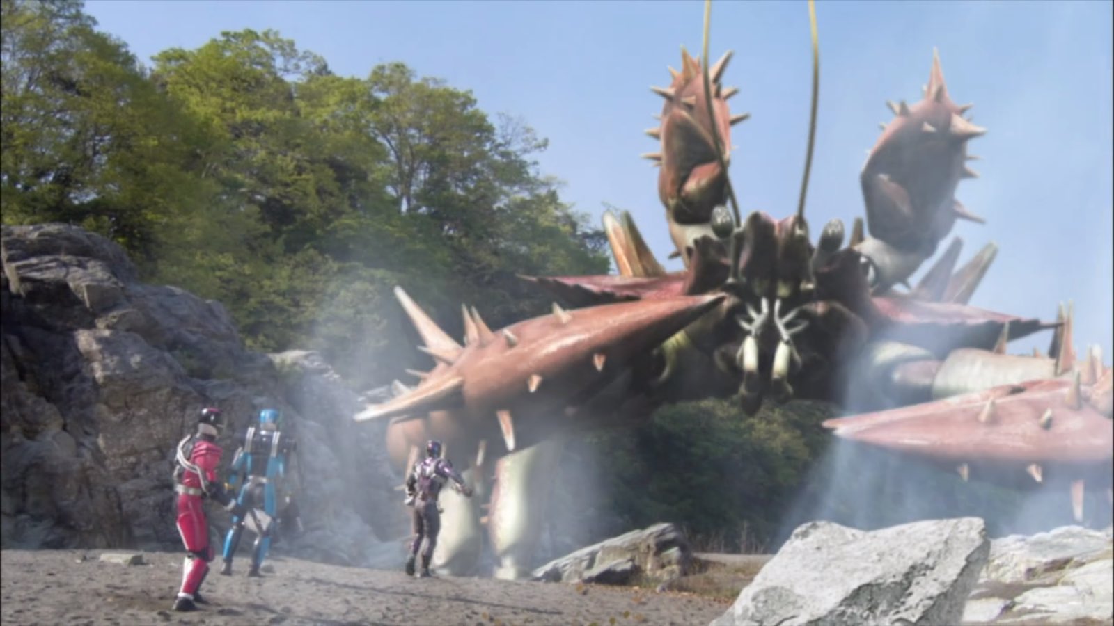 響く鬼の里 今日は かにの日 だそうです 仮面ライダー響鬼 の劇中では巨大な魔化魍バケガニが多数出現し 響鬼の敵の代名詞と呼ぶに相応しい存在ですね あまりにバケガニのバリエーションを出しすぎたせいで当時の全仮面ライダーの敵モチーフ