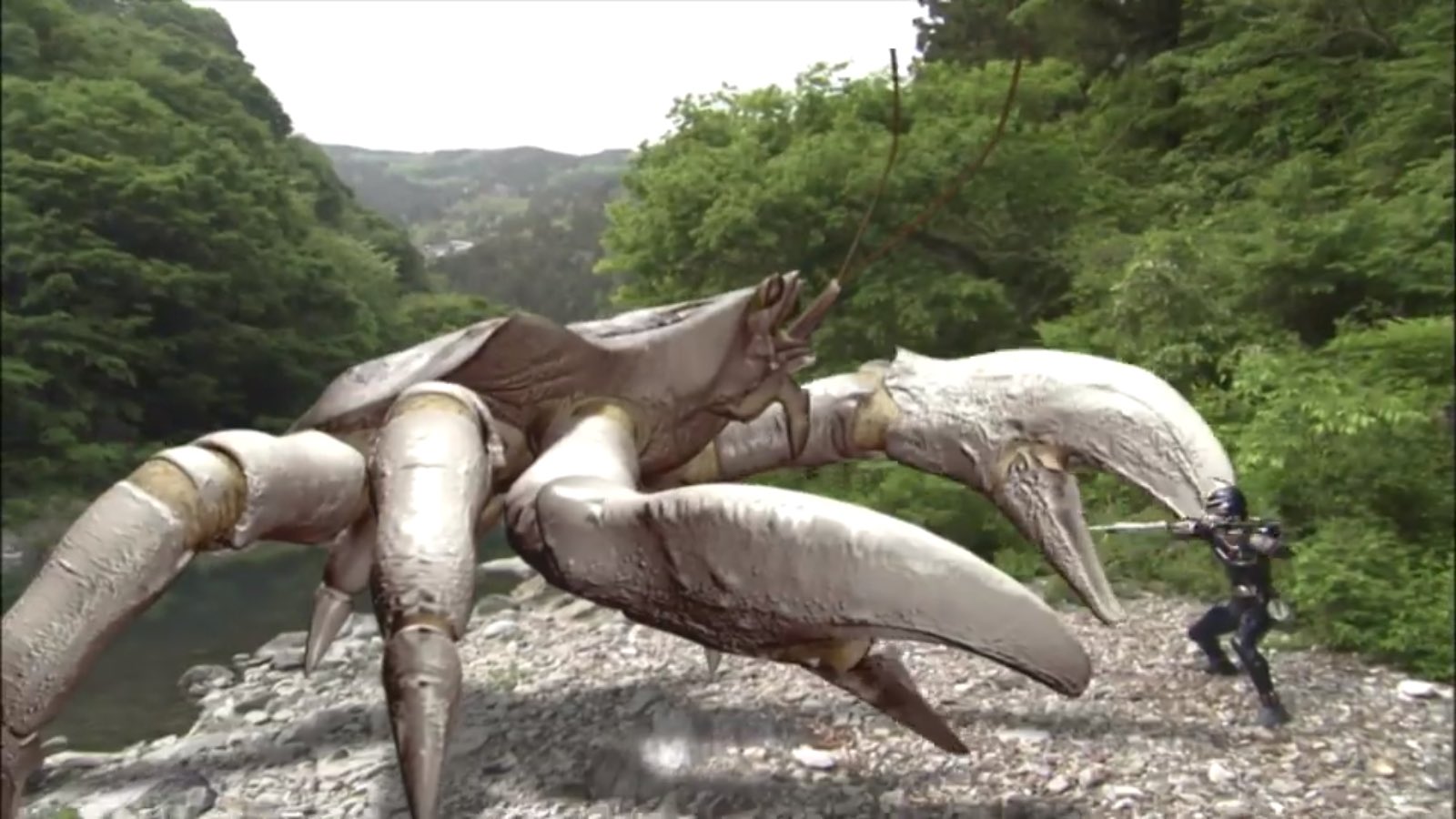 響く鬼の里 今日は かにの日 だそうです 仮面ライダー響鬼 の劇中では巨大な魔化魍バケガニが多数出現し 響鬼の敵の代名詞と呼ぶに相応しい存在ですね あまりにバケガニのバリエーションを出しすぎたせいで当時の全仮面ライダーの敵モチーフ