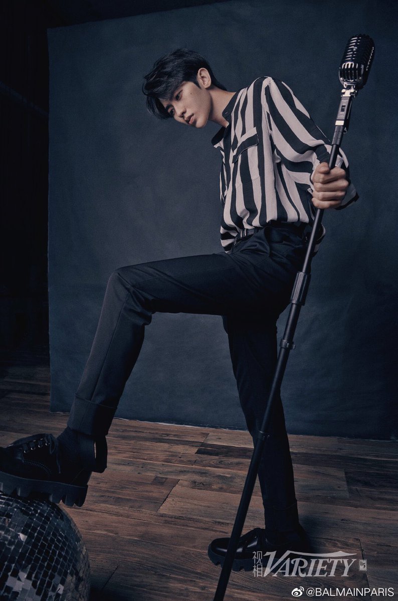 CXK_Thailand's tweet photo. 200622 Weibo BALMAINPARIS
#ช่ายสวีคุน สวมใส่เสื้อเชิ้ตลายทางสีขาวดำของ BALMAIN 2020SS Spring and Summer ปรากฎตัวบนปกนิตยสาร Variety
#KeepRunningEP4
#KeepRunning #KeepRunningKUN #ช่ายสวีคุน #蔡徐坤 #Caixukun #KUN https://t.co/MOATA8oBY1