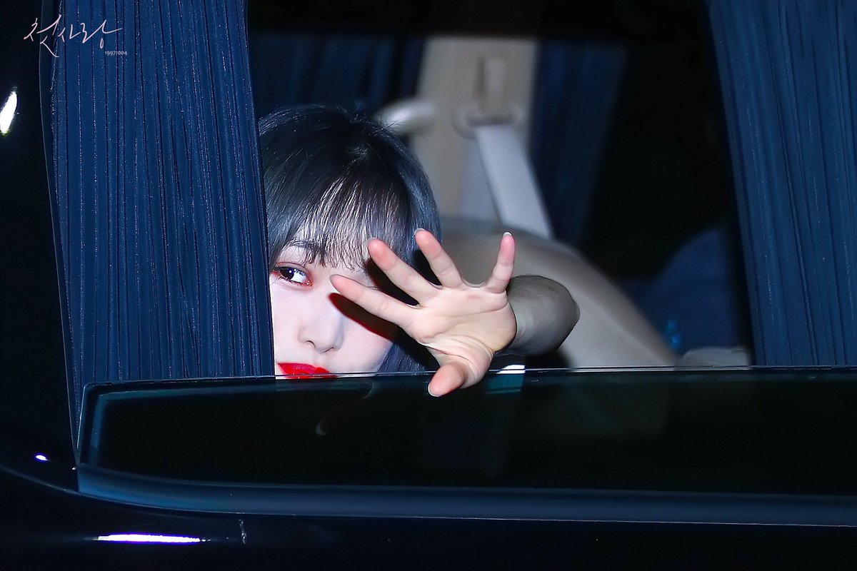 ChoiYunaBR's tweet photo. [FOTO] 220620 | Fotos da Yuju no carro saindo da #KCON.

🔗 https://t.co/dvgbwxfDCR
https://t.co/kmvWZ7pw2C

© @FirstSight1004 

@GFRDofficial #GFRIEND #여자친구 #YUJU #유주 #GFRIEND_KCONTACT #KCONTACT #KCON2020 https://t.co/hmqfEkr38A