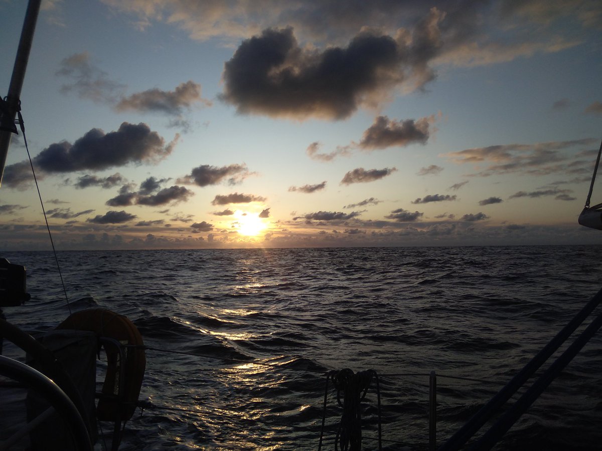 SailBoatProject's tweet photo. Who's your friend and who's your foe? Learn about clouds and reading the weather on one of our #RYA online #navigationtheory courses STILL DISCOUNTED - ENROLL TODAY! https://t.co/9U8v4xpkHO #dayskippertheory #coastalskippertheory #yachtmastertheory #learntosail #learnsailing https://t.co/SGlxlGQrlK
