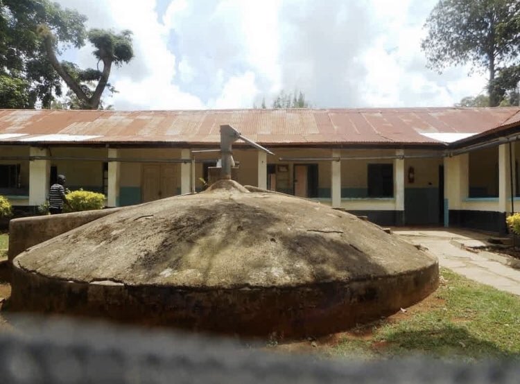curatingkisumu's tweet photo. A history of Maseno Mission Hospital, which was founded in 1908, and the relationship between traditional and modern medical care in Kenya https://t.co/RxQELI1IPx #Kisumu #Maseno #Kenya https://t.co/0Lwmel0jRz
