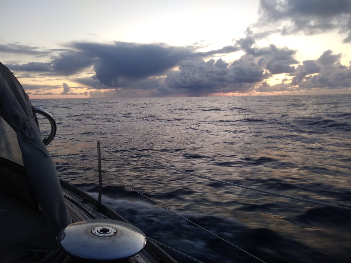 SailBoatProject's tweet photo. Who's your friend and who's your foe? Learn about clouds and reading the weather on one of our #RYA online #navigationtheory courses STILL DISCOUNTED - ENROLL TODAY! https://t.co/9U8v4xpkHO #dayskippertheory #coastalskippertheory #yachtmastertheory #learntosail #learnsailing https://t.co/SGlxlGQrlK