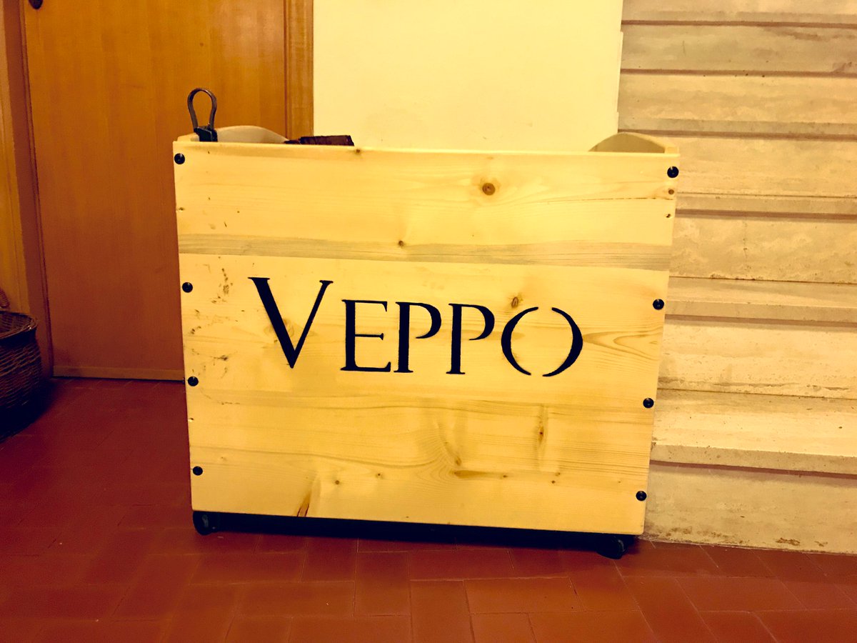 cla_squeglia's tweet photo. @fabiofilo @il_Rattocco @LucaFelipe68 @LaBiaBi11 @kabara79 @swamilee @Miss_S_Fletcher Ai primi 100 che prenotano le vacanze a #veppo in regalo la cassa per la legna del camino https://t.co/DeacyopCgL
