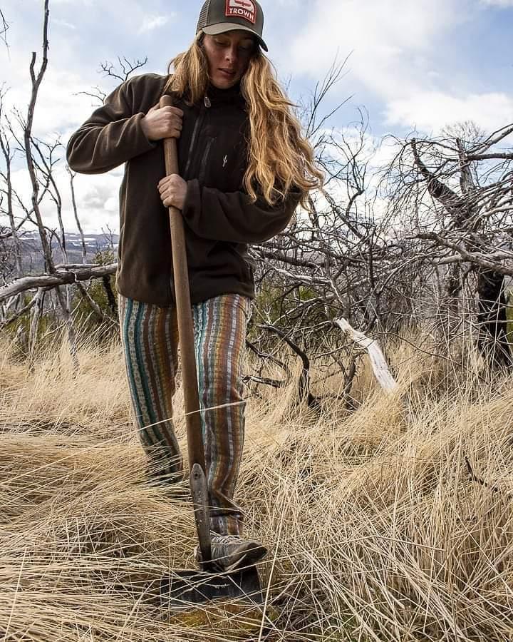 En un mundo acostumbrado a la destrucción, plantar un árbol es un acto de revolución. Revolucionemos el mundo, llenemos de árboles los paisajes. Luchemos contra la mano negra del poder.
Esto se viene ENORME!