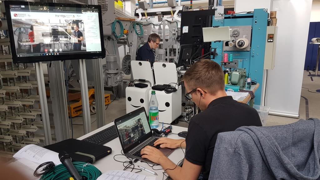 mdz_sk's tweet photo. Letzten Freitag war #Digitaltag2020. So sah es bei unserem Partner #STFI vor und hinter den Kulissen aus. Hat glücklicherweise alles gut geklappt. 🥳 https://t.co/8nu0Z0S262