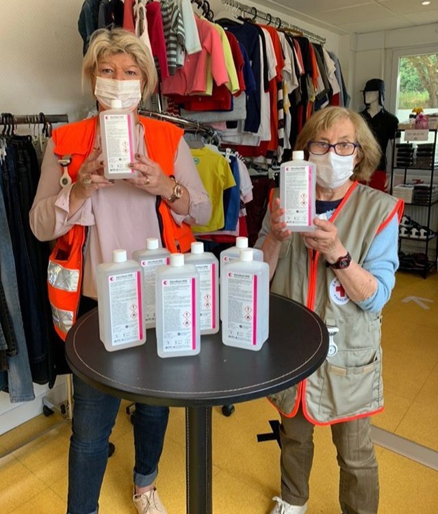 Les bénévoles de la Croix Rouge de Morlaix ont bien reçu notre don de 16 litres de solution hydroalcoolique.