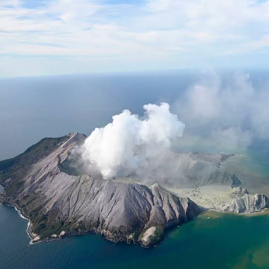 white island eruption9th December Fatalities: 21 (including 2 who are missing, declared dead); Injuries: 26