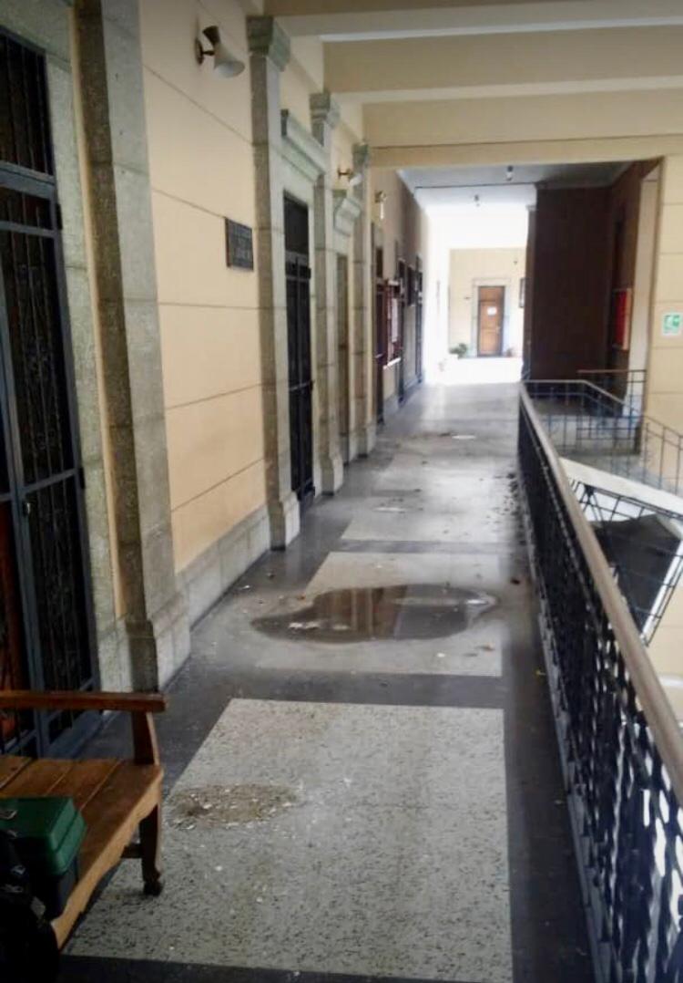 #22jun ...Está foto corresponde a uno de los pasillos de la fac de Odontología de la #ULA. Avanza el deterioro de las instalaciones de nuestra casa de estudios.