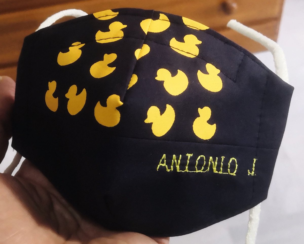 JaimeRibaFer's tweet photo. Mi padre hace mascarillas a mano y personalizadas 💖 Todos los días se pone con su máquina de coser y no sabéis la ilusión que le hace ✨ Por favor, quiero que todo el mundo vea su trabajo 🥺 https://t.co/K6vifzRR4E