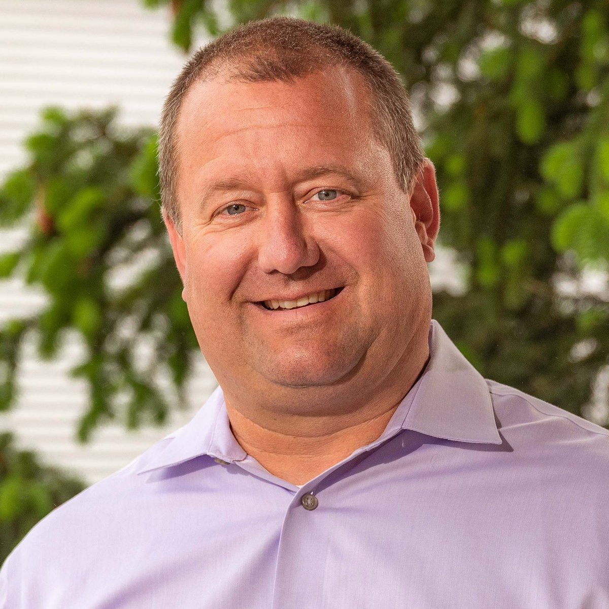 TenBargeSeed's tweet photo. 🌱 Meet our TenBarge family! Our Sales Reps make a strong team. 💪
.
🙌 Bart is our New Albany Store Manager, and Lawn &amp; Landscape Sales rep based in Indiana and Kentucky. Bart is a new addition to the team and we are excited to have him!
.
#wearetenbarge #meetourfam https://t.co/ZNyymDougY