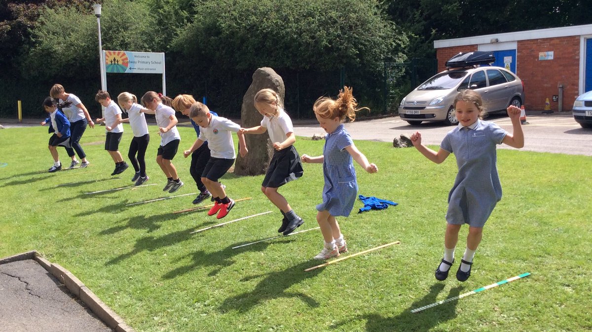 Y3Bradway's tweet image. We had a fantastic time doing the #SheffieldVirtualSchoolGames! We were super speedy when doing our speed bounce 💨 @ForgeSSP @PointsLN @ArchesSSP @LinksSSP #stayinworkout