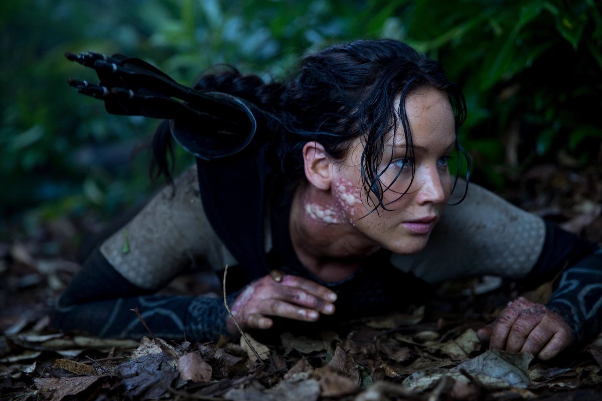 Throwback 🔥 EN: Jennifer Lawrence as Katniss Everdeen in Catching Fire.  SP: imágenes poco conocidas de Jennifer Lawrence como Katniss Everdeen en  En Llamas. #JenniferLawrence #KatnissEverdeen #TheHungerGames, image size:1200x800