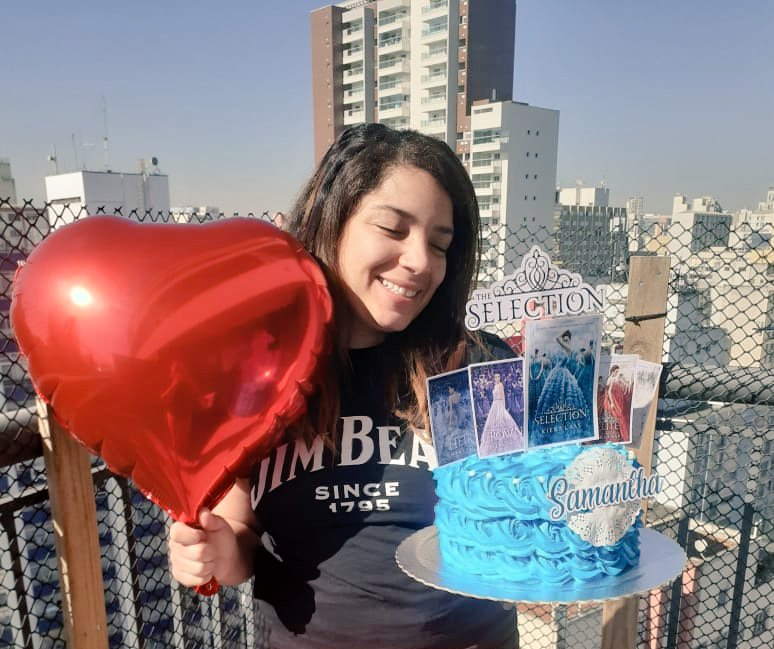 MaxericaSykes's tweet photo. THE HAPPIEST GIRL OF THE WORLD. I'M IN LOVE WITH THIS CAKE! 😍😍😍😍HAPPY BDAY TO ME!!!
#theselection #selectioner @kieracass https://t.co/LA2bLJzoQ4