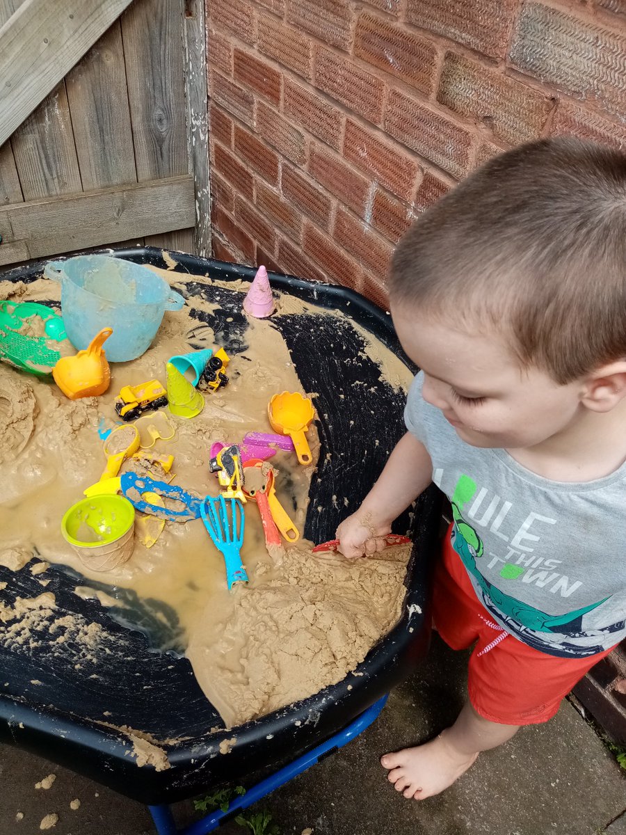 Beccaaayyyyyy's tweet photo. The rain got into the sand. So today, Jake and Jaylon have been having a lot of messy fun making mud pies, castles with moats and trying to print their names. @KingshurstY1 @kingshurstREC @KingshurstPS https://t.co/0UJVPA5HRA