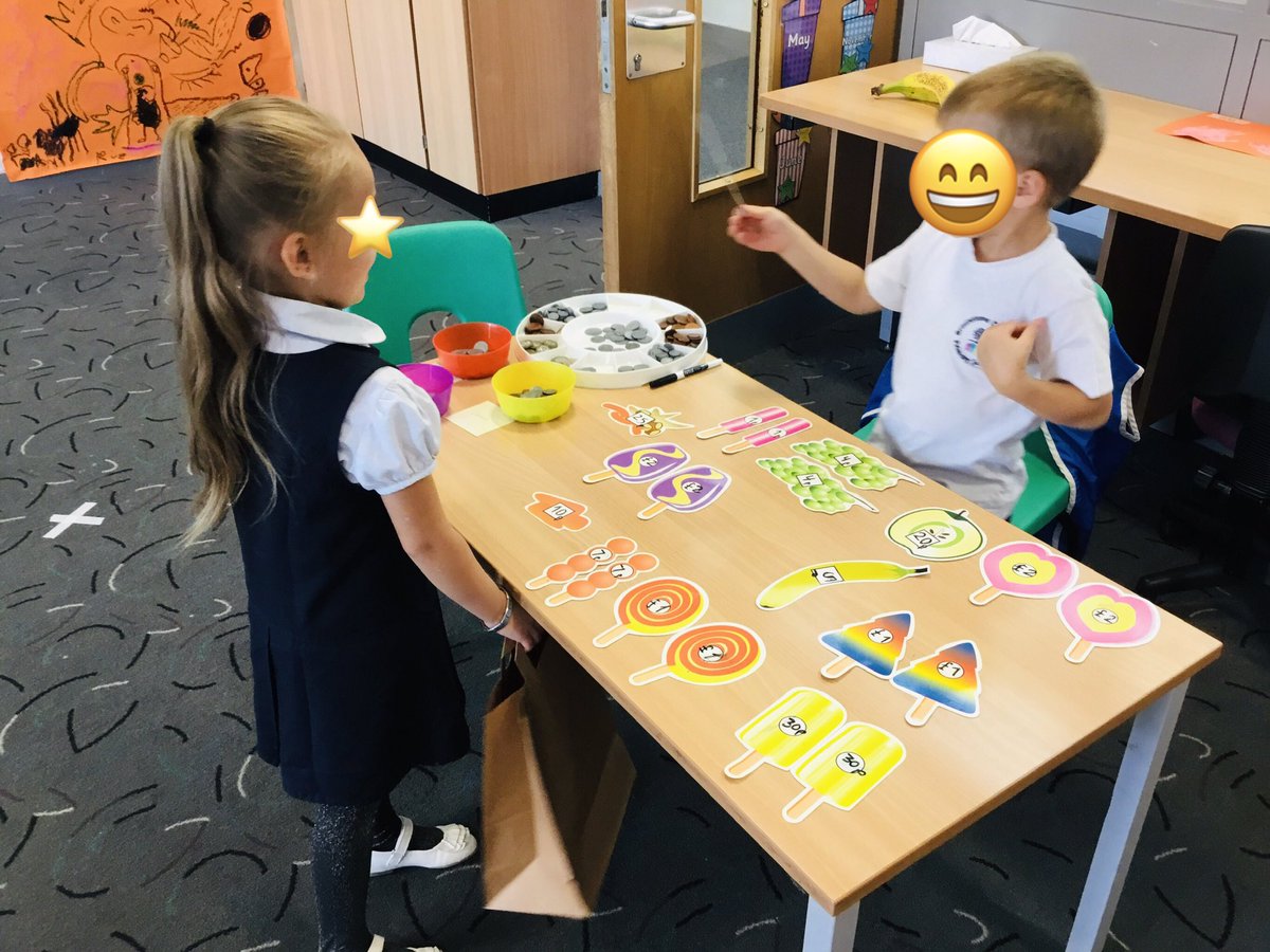 braunstone_cps's tweet photo. EYFS - Lots of ice-lollies in our shop today! Bubble 7 has been looking at the coins and their value, as well as doing some food shopping to get ready for the week. 
🤗🍭🍏😋 #roleplay #bubble7 #bcps https://t.co/A94FZJC13f