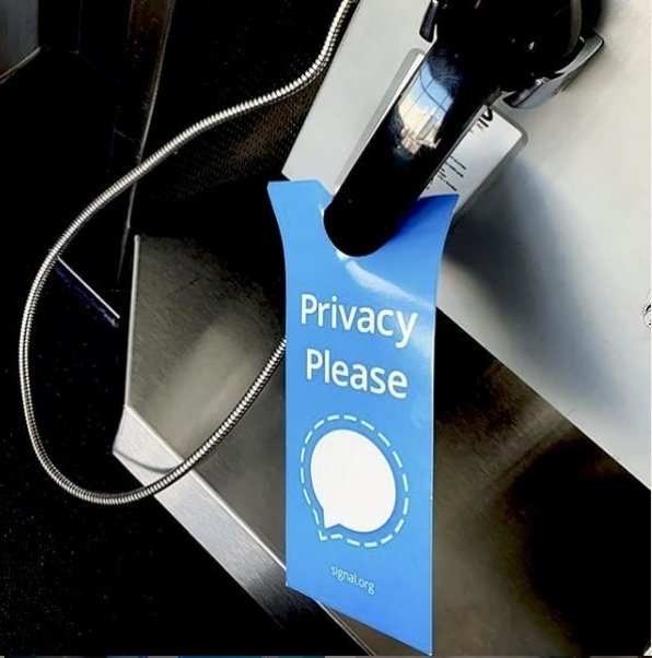 signal_fanclub's tweet photo. Get the Signal App now and make all your communications secure! Link in Bio🖇 . .
Follow @signal.fanclub for more tips!
.
#StaySafe #StaySecure #StayPrivateWithSignal #stayhome #stayhealthy #stayprotected #signalfanclub #signalprivatemessenger #covid19 #wfh #workfromhome https://t.co/vVjyIvctkI