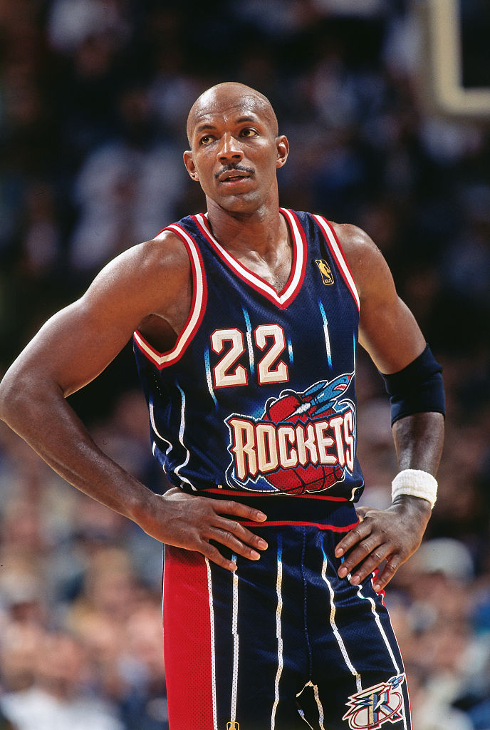 Happy 58th birthday to Houston hoops legend Clyde Drexler! 