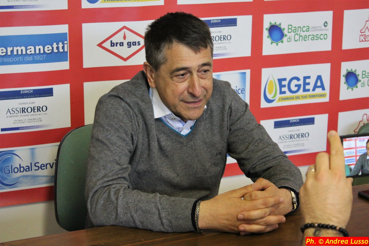 AcBraAsd's tweet photo. #newseason #pressroom #president #generalmanager #sportsdirector #mister #assistentcoach #seried #forzabra 🎤💛❤️ https://t.co/v5k0HoZnxz