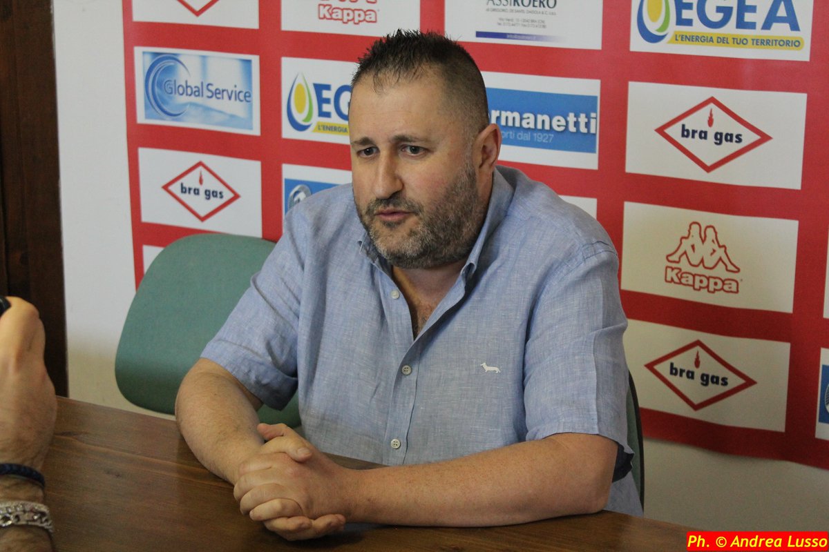 AcBraAsd's tweet photo. #newseason #pressroom #president #generalmanager #sportsdirector #mister #assistentcoach #seried #forzabra 🎤💛❤️ https://t.co/v5k0HoZnxz