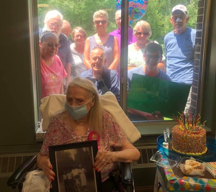 nexcarewellbdge's tweet image. Happy 100th Birthday to Dorothy! Through everything going on, her family was still able celebrate with her outside the window. She was blessed with many signs and gifts made by family. #teamvalleyview #happybirthday #100yearsyoung