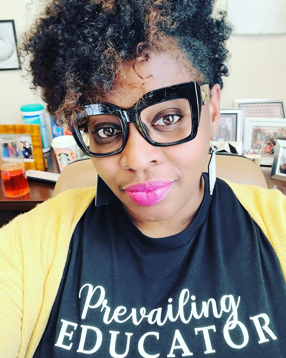 PrincipalKJones's tweet photo. Happy Monday! Conquer this day and every day that is to come! 👑 #ShePrevails #unapologeticallyme #tothineownselfbetrue #JustQueenin #BGM #BlackLivesMatter https://t.co/ZBskzE0wlp