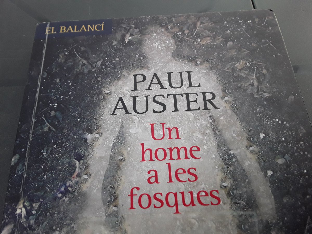 Esthererf's tweet photo. #Llegint "Un home a les fosques" de Paul Auster. Un començament que promet. @Ed_62 https://t.co/sPhrpdErxY