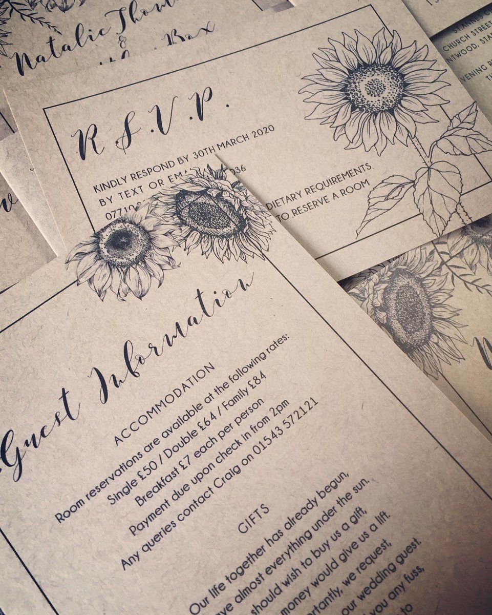designerinvite's tweet photo. SUNFLOWERS //
Line drawings frame these recycled Kraft card invitation bundles bound with personalised belly band.
.
#wedding #invitations #invites #stationery #bellyband #bundles #kraft #recycled #sunflower  #floral #sketch #drawings #personalised #2020wedding #2021wedding https://t.co/S3LZnNyq1H